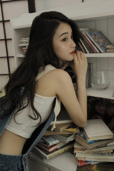 男人撕开奶罩揉吮奶头GIF